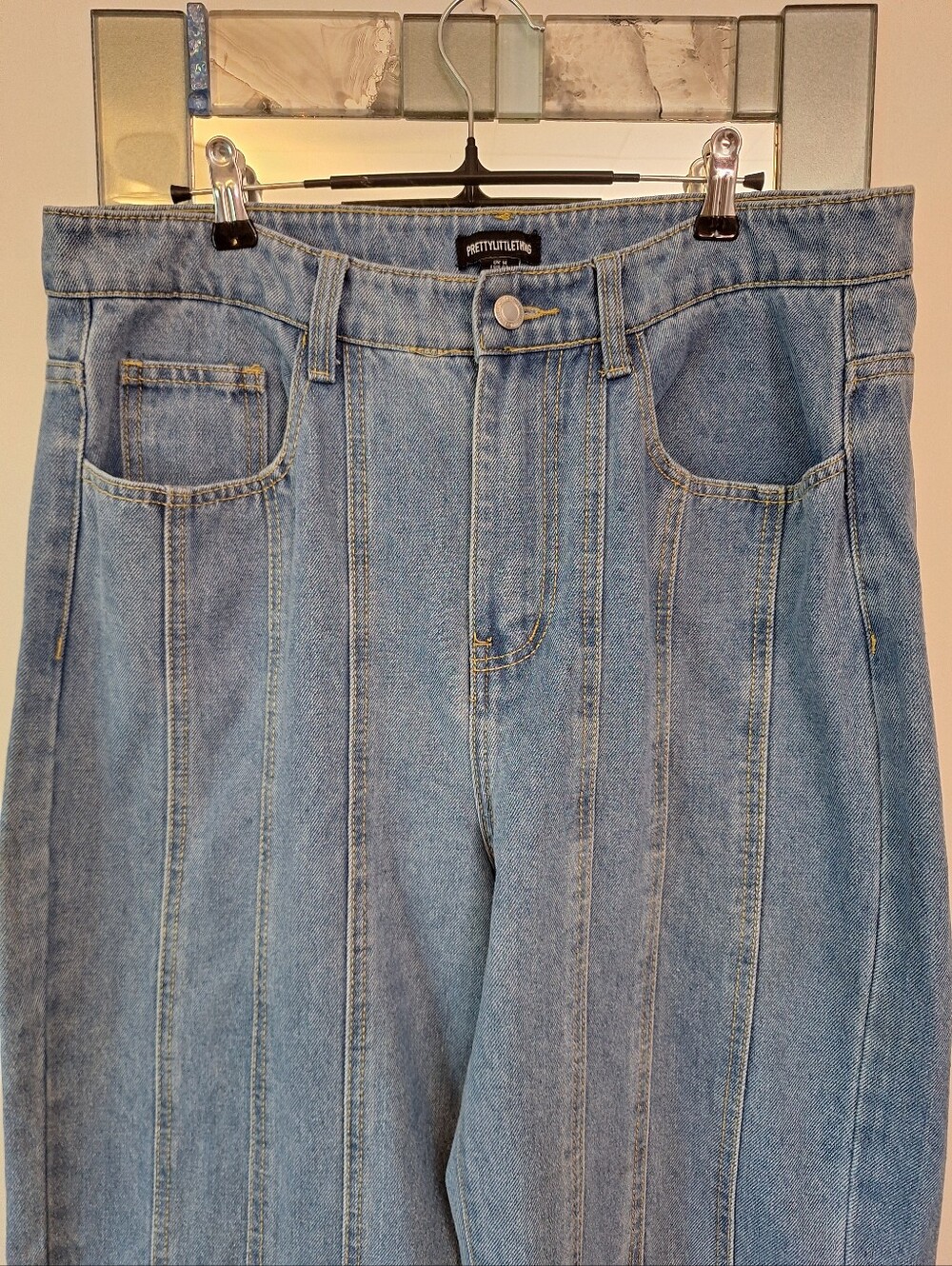 Prettylittlething jeans front vertical seams. *Read size details*